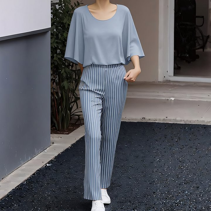 đ„Womenâs Printed Pants and Crew Neck Top Set