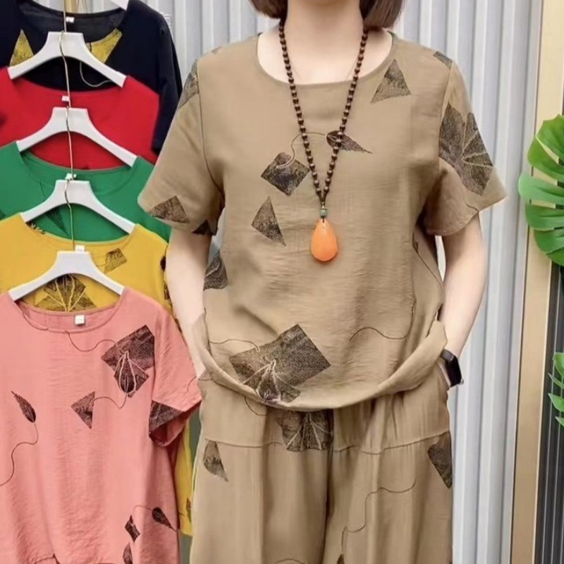 Women’s Printed Short-Sleeved Top & Cropped Pants Set  ✨👚👖