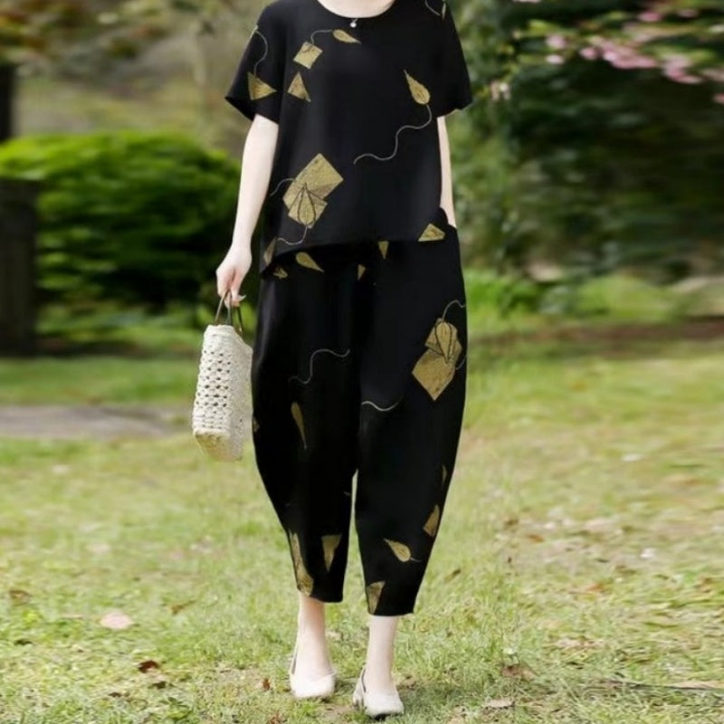 Women’s Printed Short-Sleeved Top & Cropped Pants Set  ✨👚👖